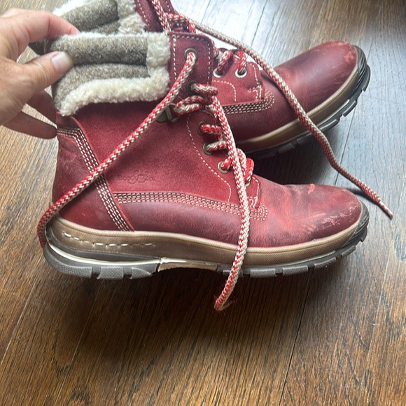 Red Sherpa lined hiking boots - Picture 1 of 6